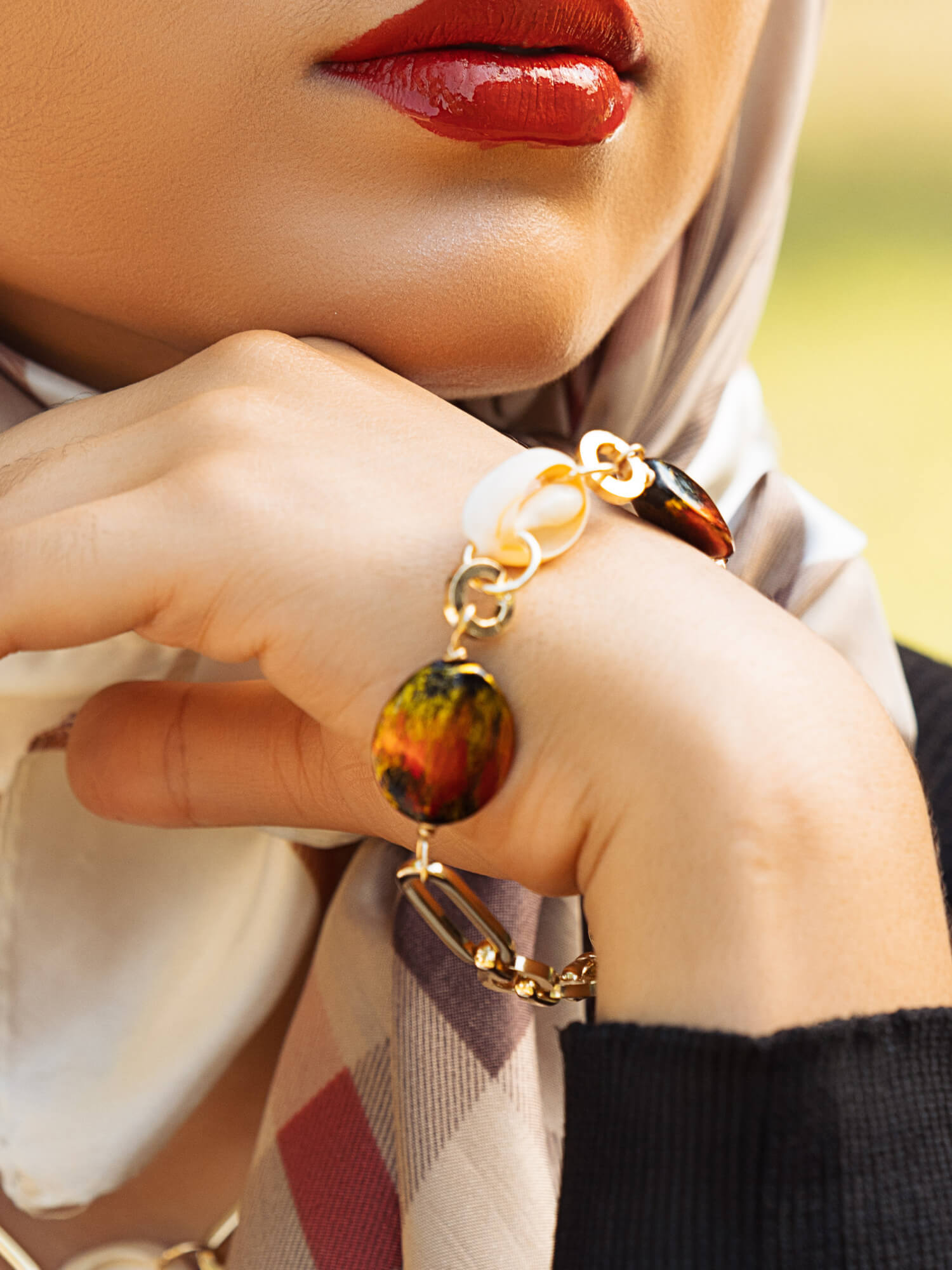 Flame Cowrie Bracelet - HUBBIQ