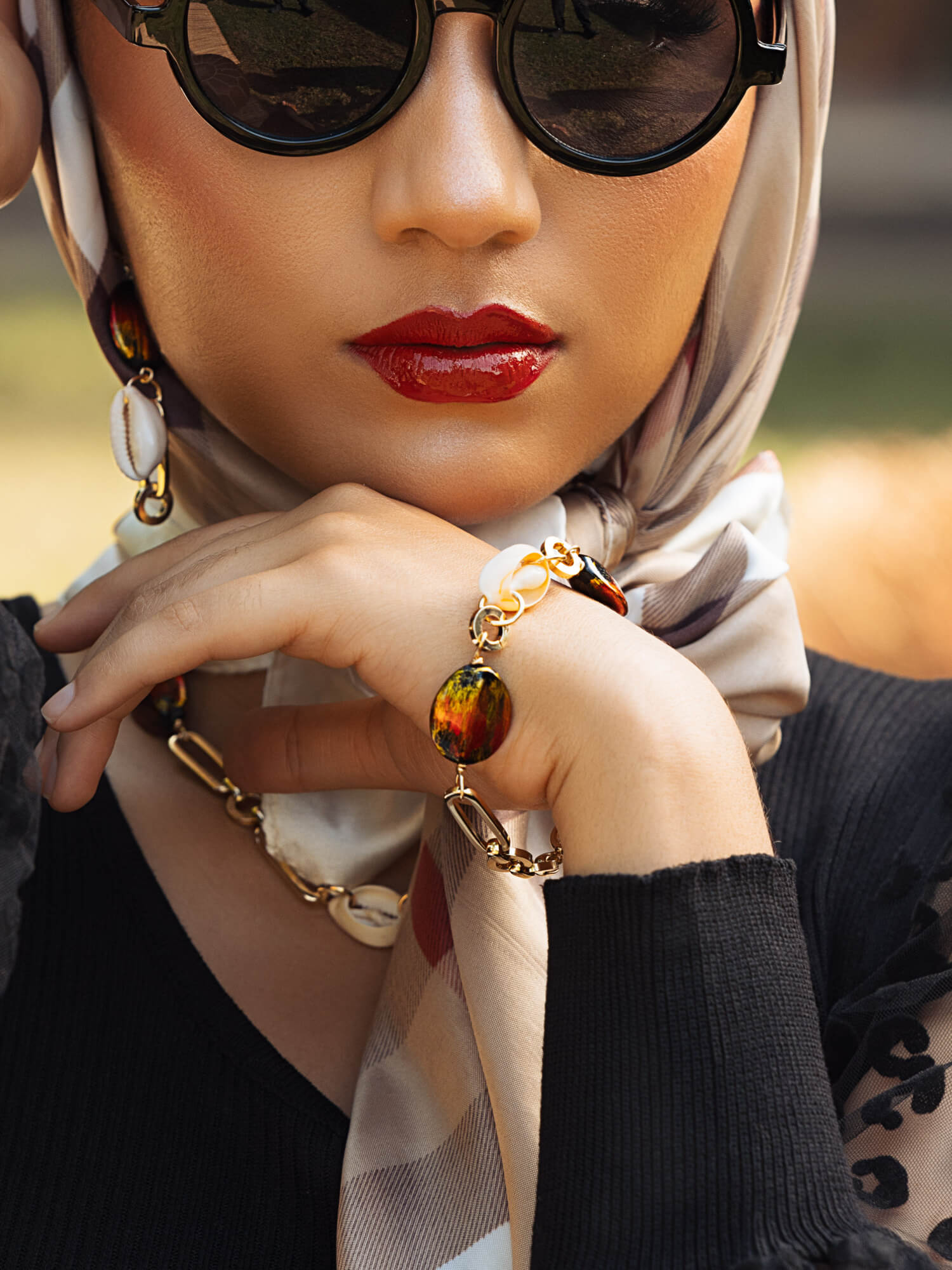 Flame Cowrie Bracelet - HUBBIQ