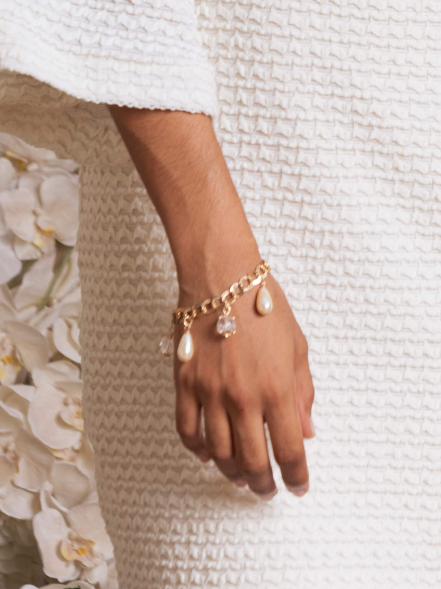 Vintage Teardrop Pearl Bracelet - HUBBIQ